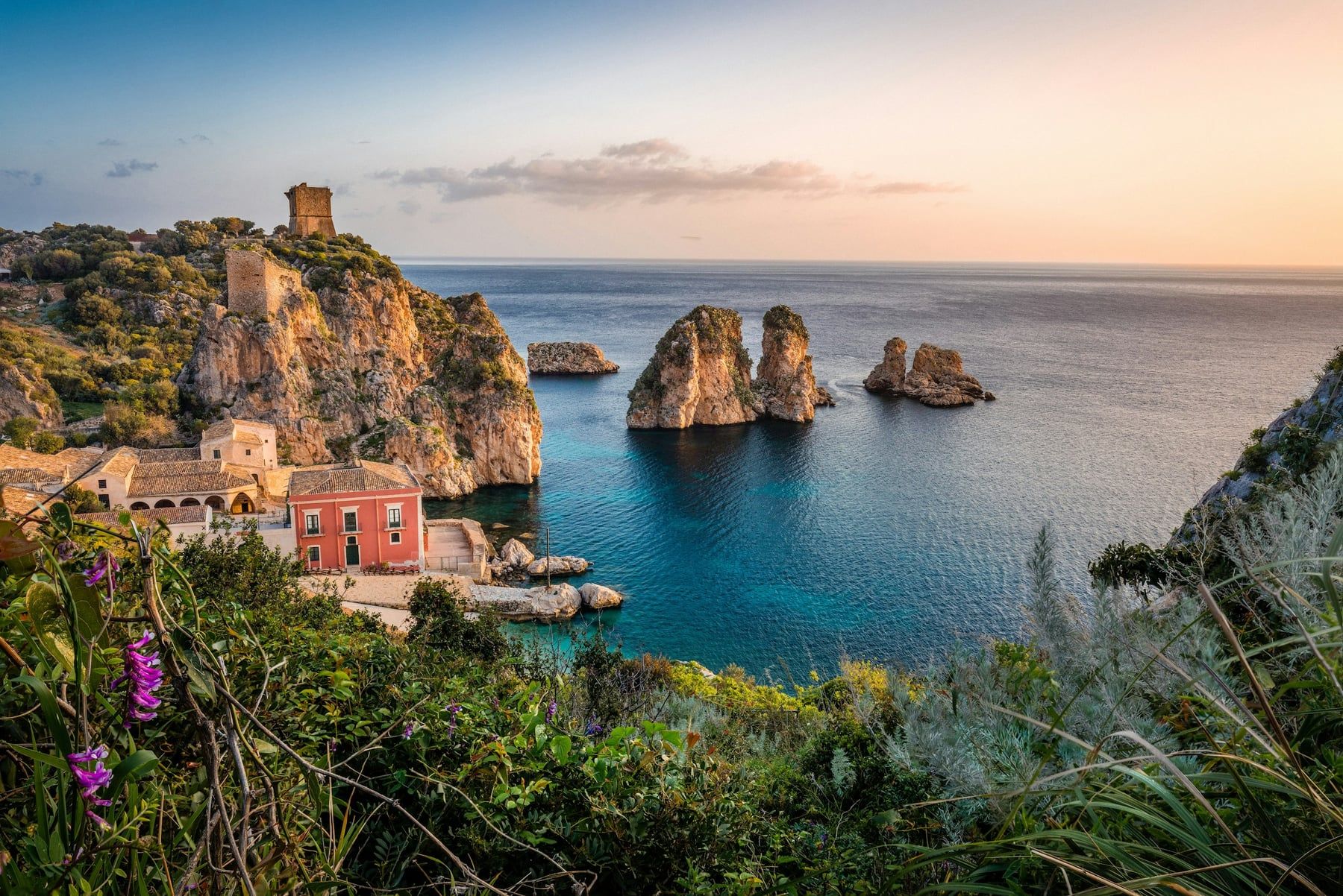 Vista di Taormina e della costa ionica dal Teatro Greco
